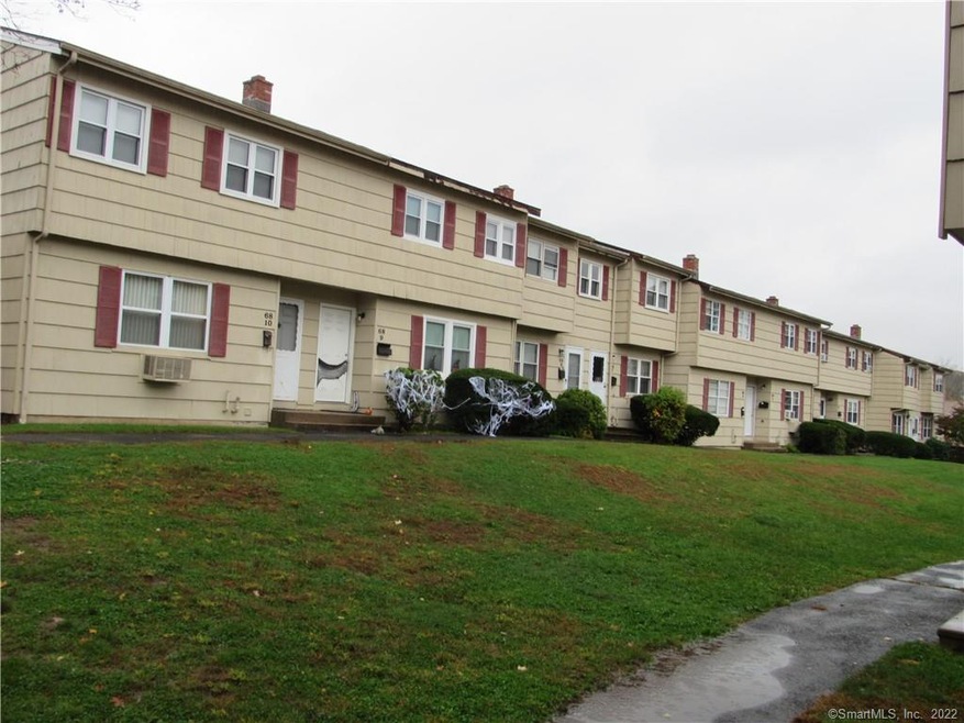 68 Round Tree Dr unit 5, Naugatuck, CT 06770 - photo 1