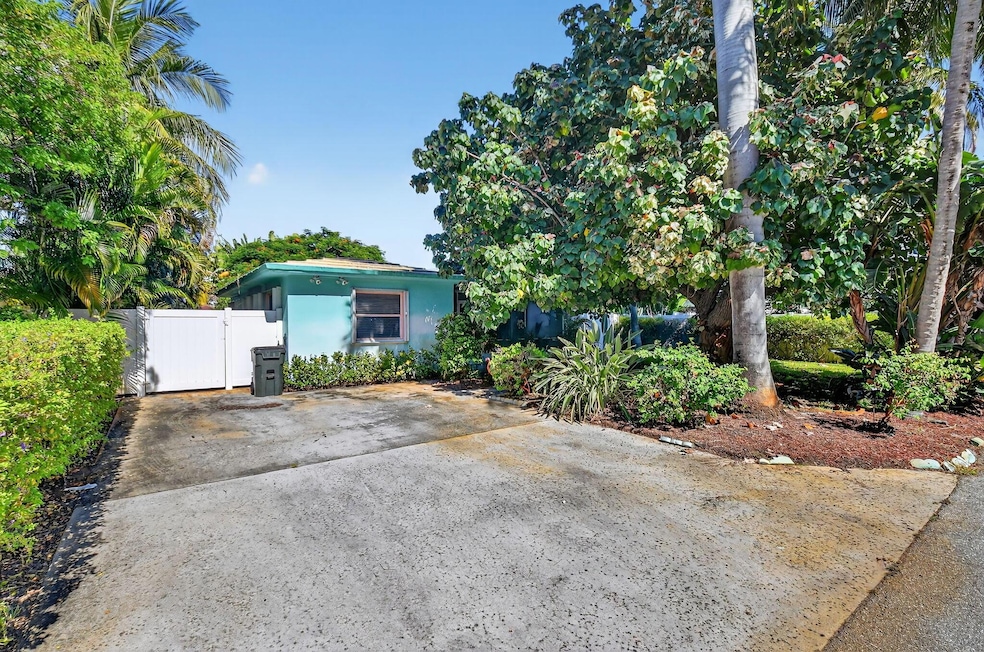 1248 NE 8th Ave, Delray Beach, FL 33483 - photo 1