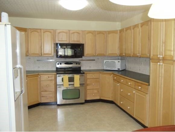 32 Lovell Rd, Stratham, NH 03885 - photo 1