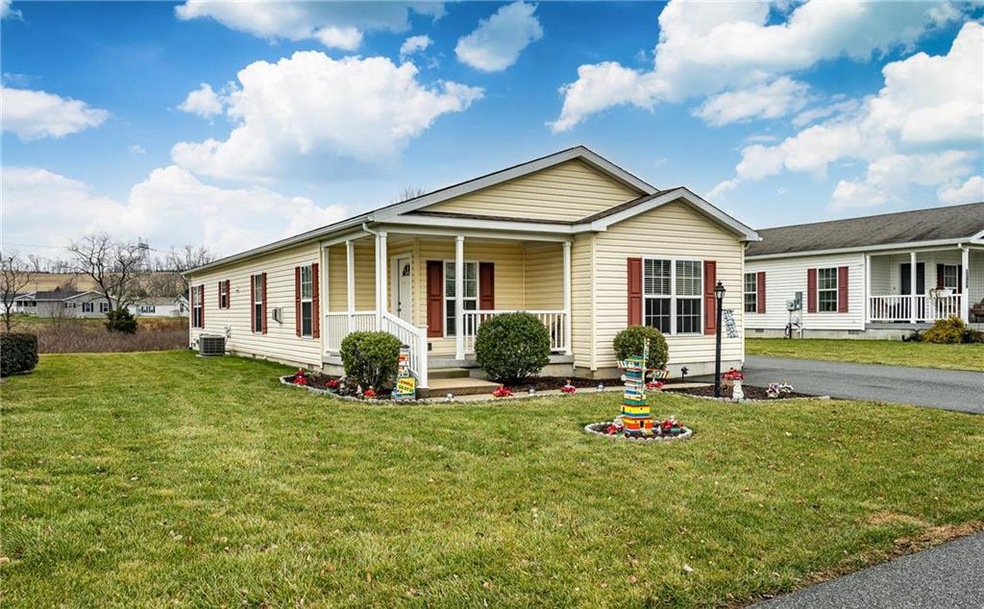 13 Eagles Watch N, Bechtelsville, PA 19505 - photo 1