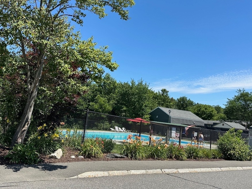 170 E Hadley Rd unit 60, Amherst, MA 01002 - photo 1