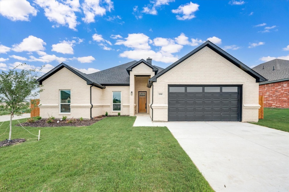 1910 Echo Lake Ct, Cleburne, TX 76033 - photo 1