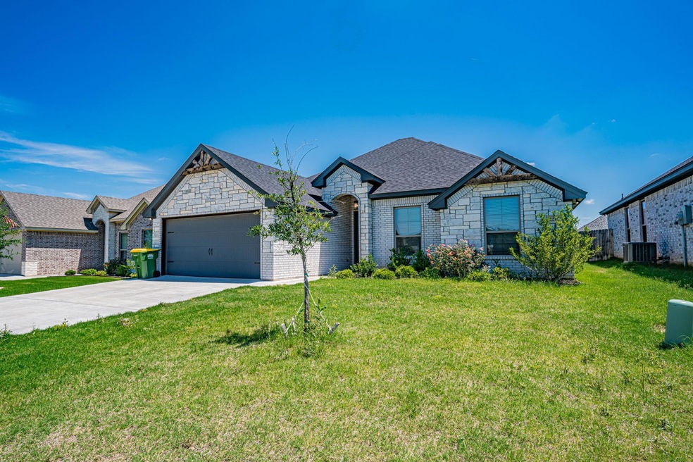 3315 Windcrest Dr, Granbury, TX 76049 - photo 1