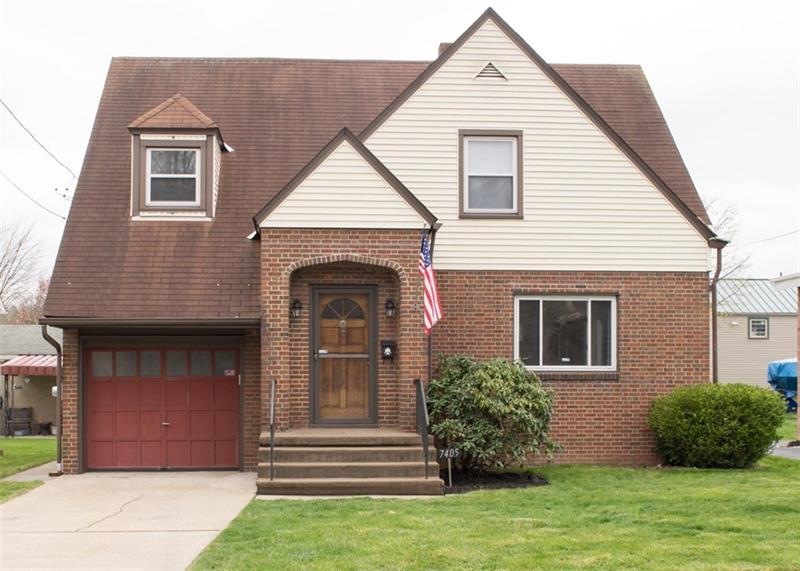 CLASSIC CAPE COD WITH WATER FRONT & RIVER ACCESS F