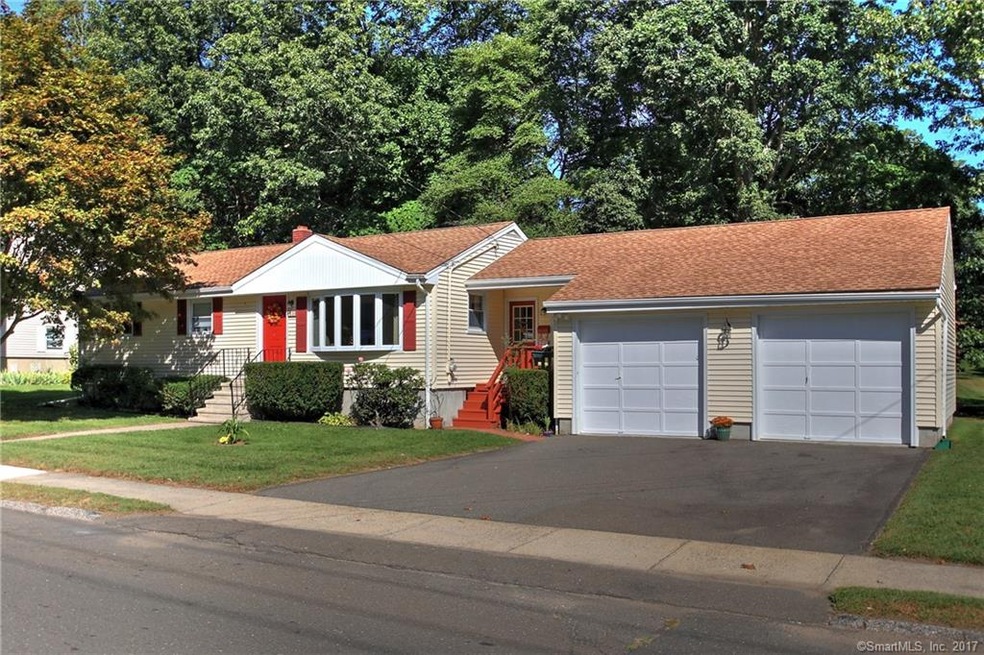 474 Connors Ln, Stratford, CT 06614 - photo 1