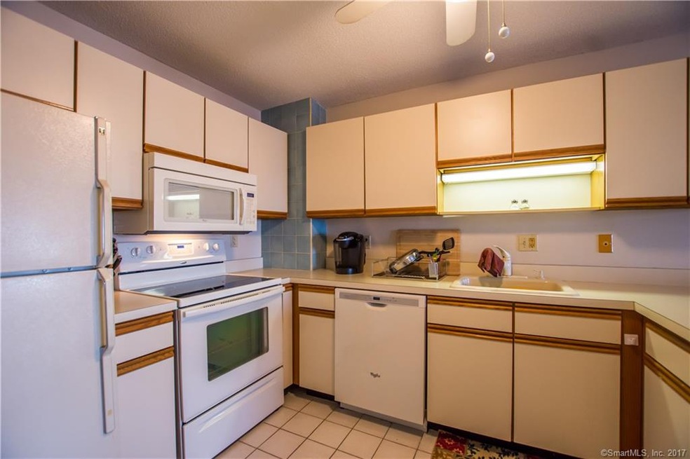 213 Franklin Ave unit 23, Hartford, CT 06114 - photo 1