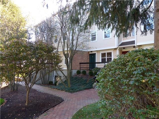 Welcome to 103 Highland Rd-Fabulous Forest Mews!