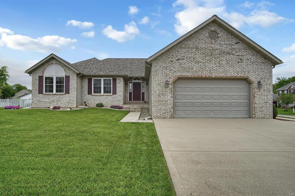 2 Ashworth Ct, Maryville, IL 62062 - photo 1