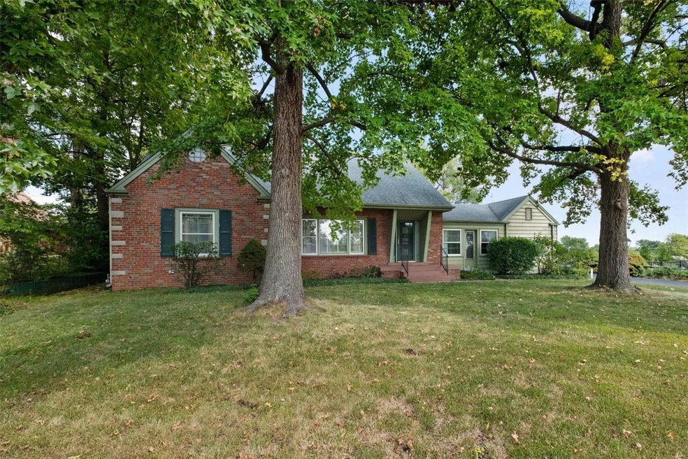 7009 S Rock Hill Rd, Saint Louis, MO 63123 | MLS# MAR23055371