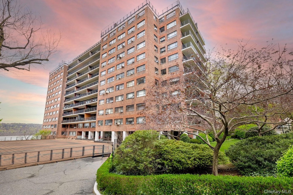 Highpoint on the Hudson unit 5B, Bronx, NY 10463 - photo 1