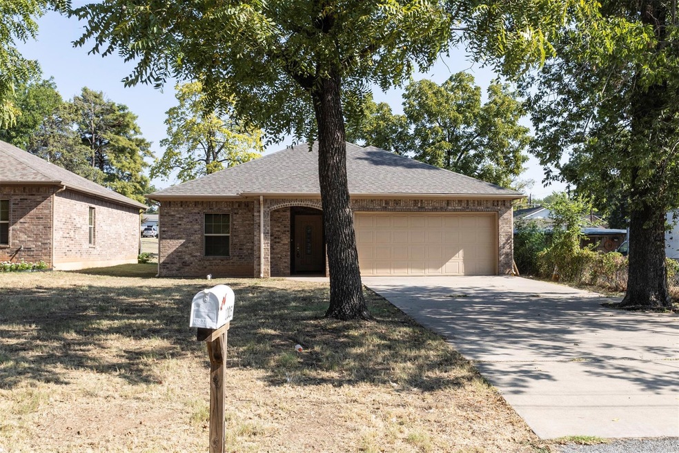 1005 Rice St, Denison, TX 75020 - photo 1