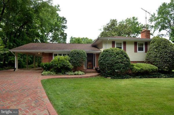 2405 Lisbon Ln, Alexandria, VA 22306 - photo 1