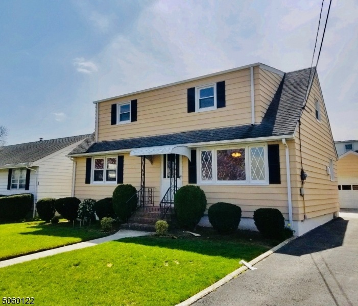 18 Meadow Ln, Clifton, NJ 07012 - photo 1