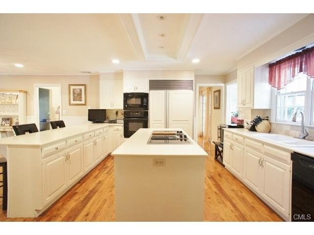 10 Tall Oaks Rd, Stamford, CT 06903 - photo 1