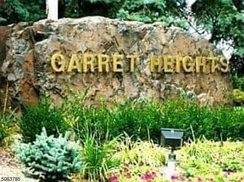 127 Quartz Ln, Paterson, NJ 07501 - photo 1