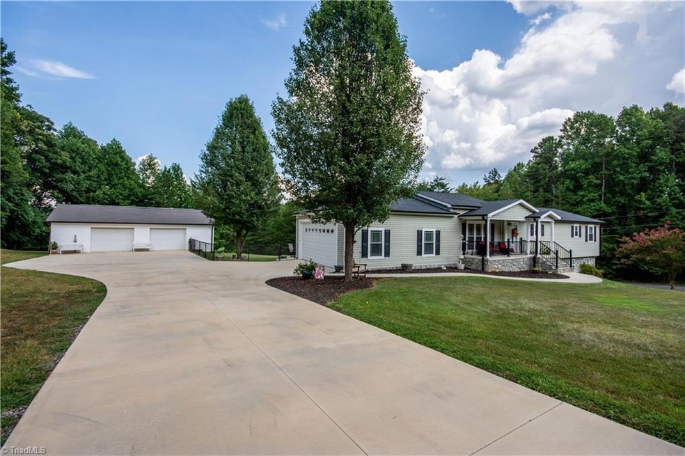 312 River Run Rd, Statesville, NC 28625 - photo 1