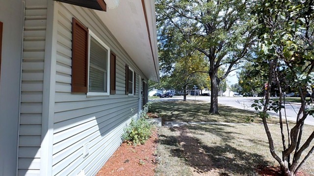 235 Butte Ln, Carpentersville, IL 60110 - photo 1