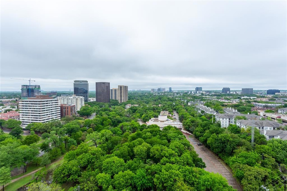 This Claridge unit has unobstricted views for mile