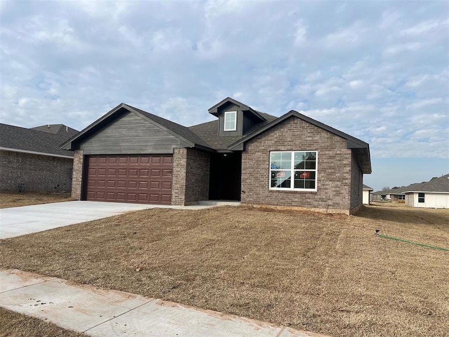 912 Shady Meadow Way, Chickasha, OK 73018 - photo 1