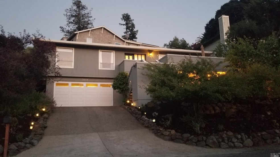 Welcome to 1661 Mar West Street.  Located in Downt