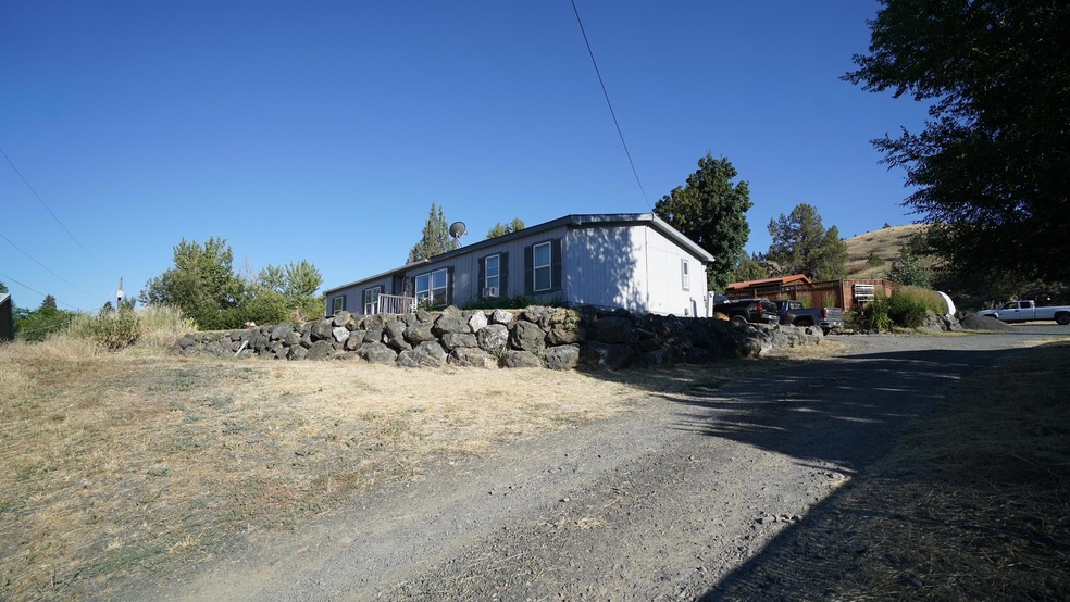 888 E Main St, John Day, OR 97845 - photo 1