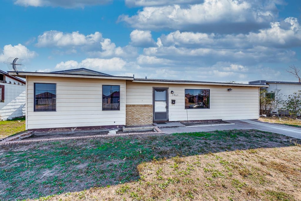 3903 Pleasant Dr, Midland, TX 79703 - photo 1