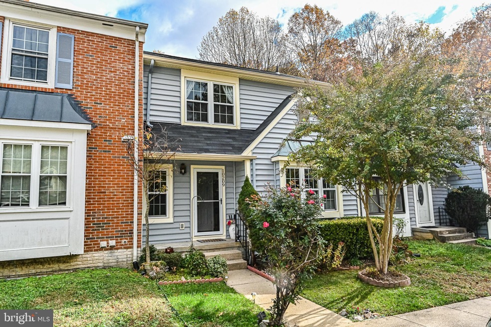 10209 Scarborough Commons Ct, Burke, VA 22015 - photo 1