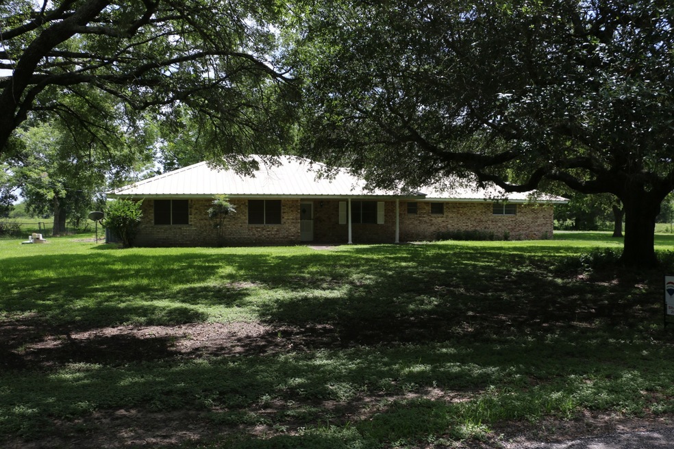 8112 Banker St, Needville, TX 77461 - photo 1