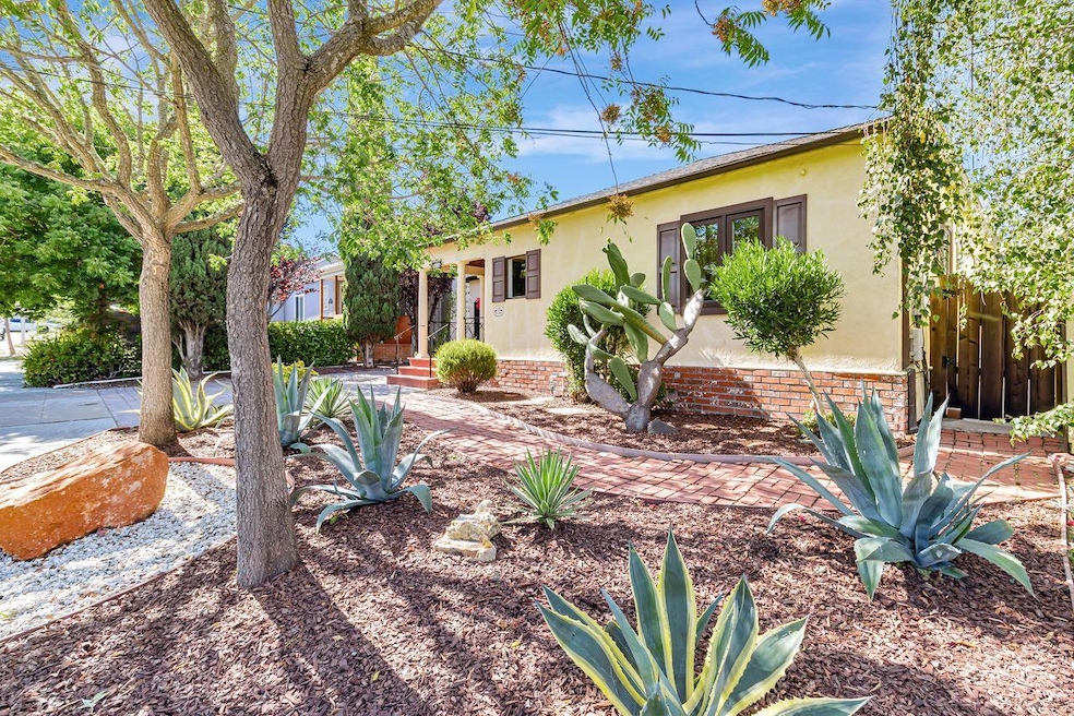 Sold $2,525,000 • Co-Listing Agent