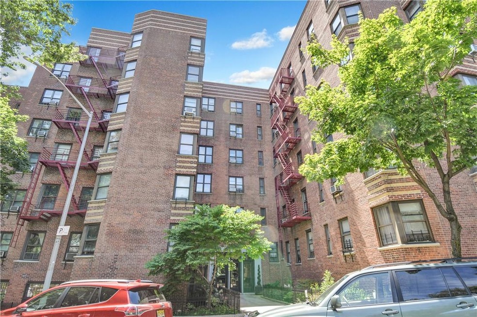 306 E Mosholu Pkwy S unit 2K, Bronx, NY 10458 - photo 1