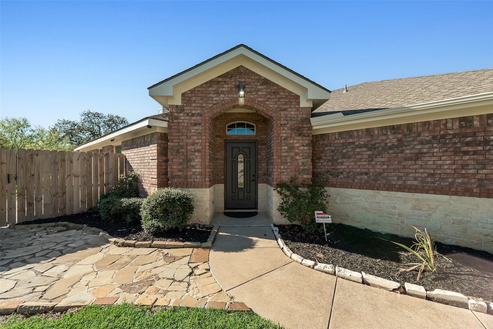912 High Creek Dr, Euless, TX 76040 - photo 1