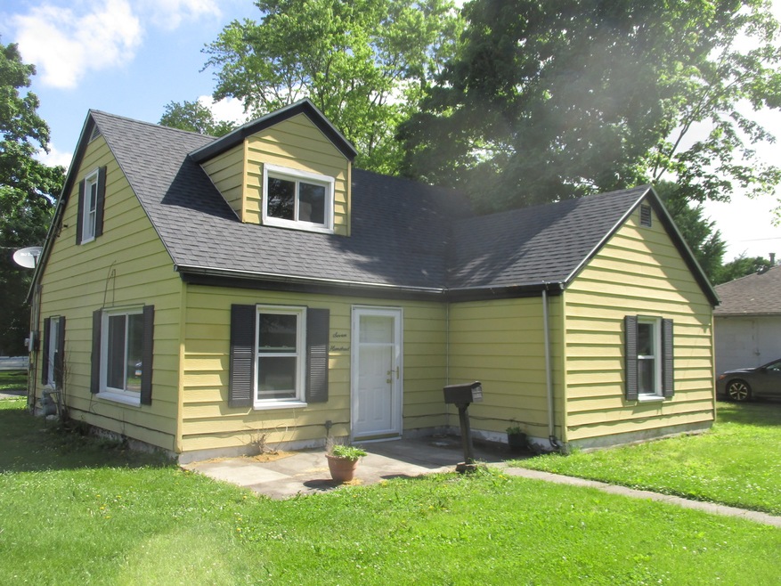700 E Scott St, Tuscola, IL 61953 - photo 1