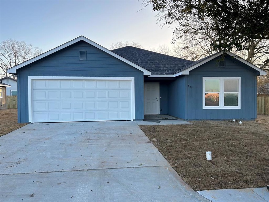 522 Walker St, Bonham, TX 75418 - photo 1