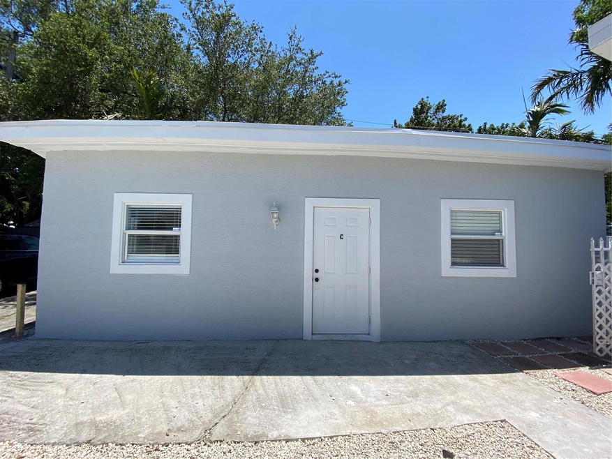 Detached House 2 Bedroom 1 Bath in a Multifamily S