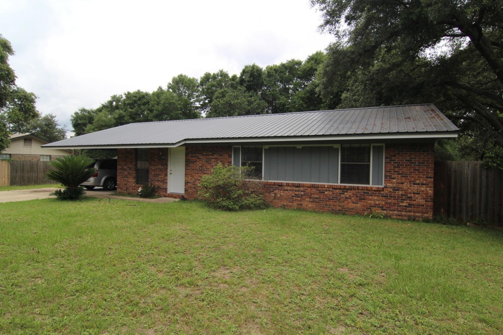 5516 Royal St, Crestview, FL 32539 - photo 1