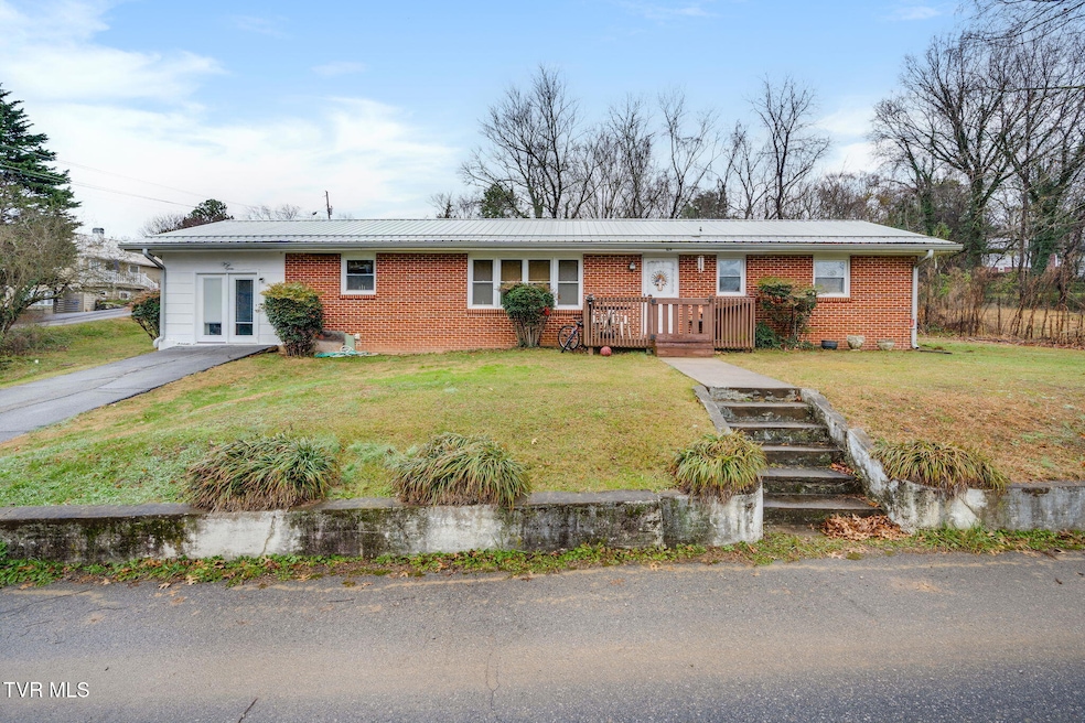 104 N 3rd Ave, Jonesborough, TN 37659 - photo 1