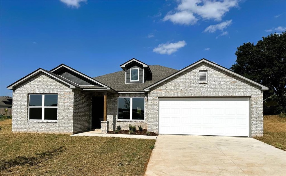 1412 Ellie Ct, Shawnee, OK 74804 - photo 1