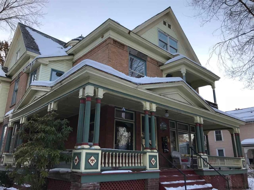 164 Spring St unit 3, Saratoga Springs, NY 12866 - photo 1