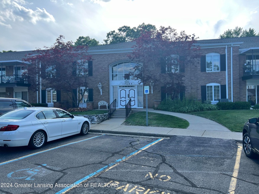 1740 Wellington Rd unit 211, Lansing, MI 48910 - photo 1