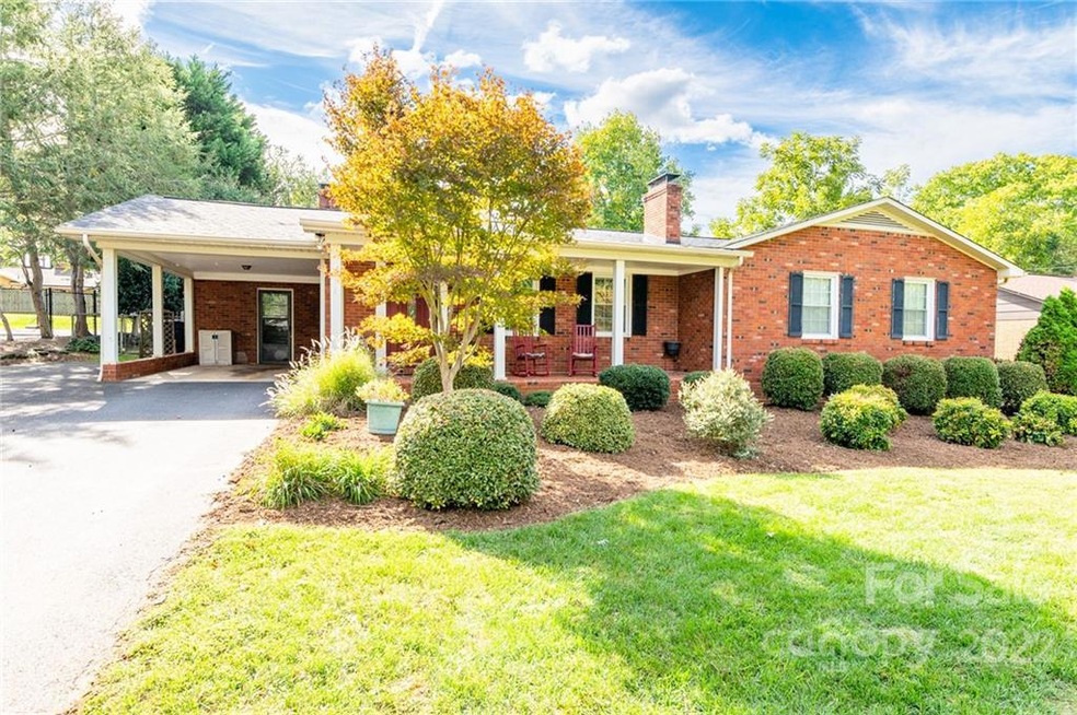 614 Greenway Dr, Statesville, NC 28677 - photo 1