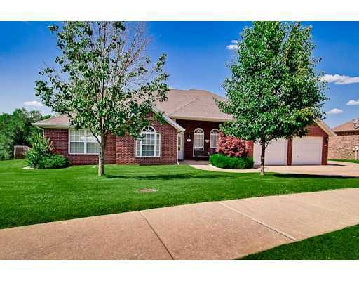 402 SW Duke Ave, Bentonville, AR 72712 - photo 1