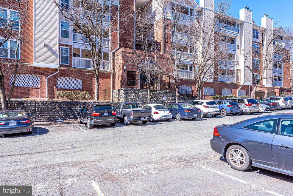 1504 Lincoln Way unit 309, McLean, VA 22102 - photo 1