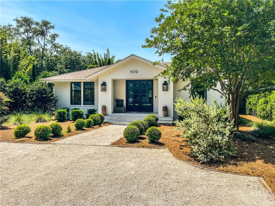 609 Oak St, Saint Simons Island, GA 31522 - photo 1