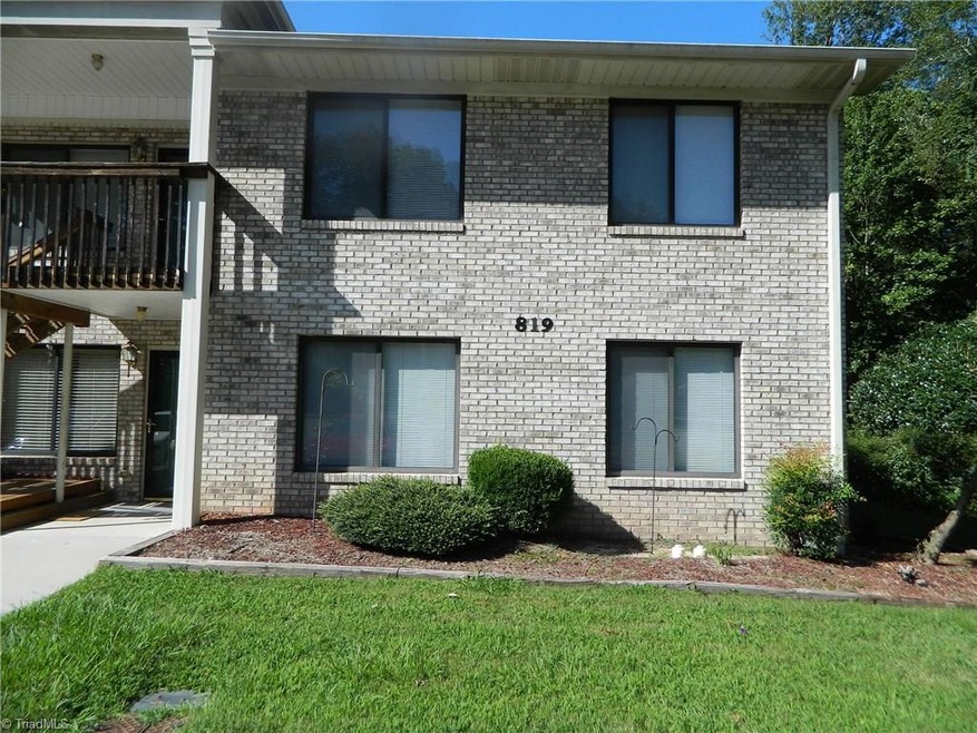 819 Belmont Dr unit 1D, High Point, NC 27263 - photo 1