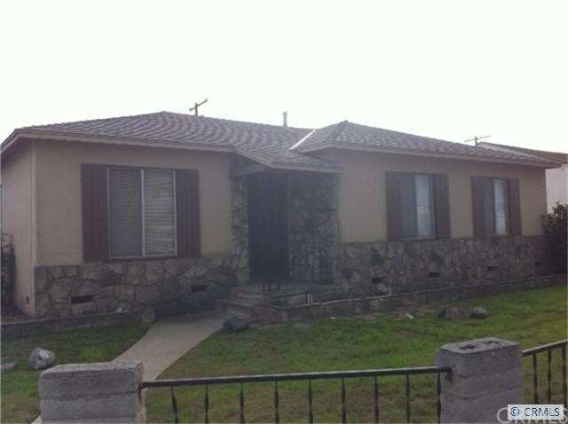 Front entrace of corner lot single story home.