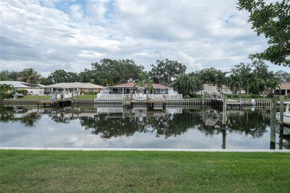 View directly across the canal.