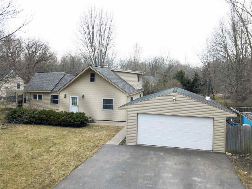 1946 W Chippewa Ln, Midland, MI 48640 - photo 1