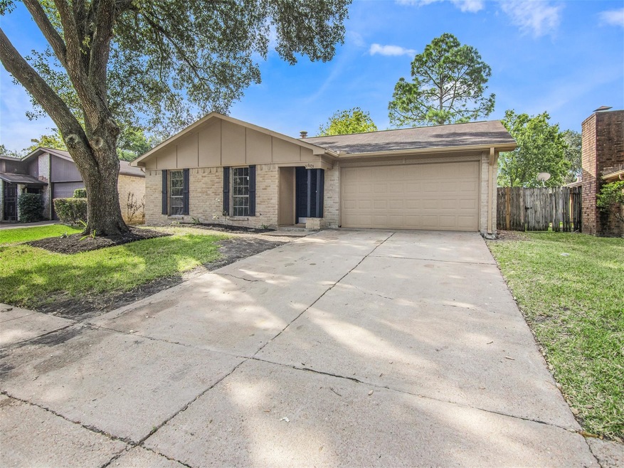 6103 Irish Hill Dr, Houston, TX 77053 - photo 1