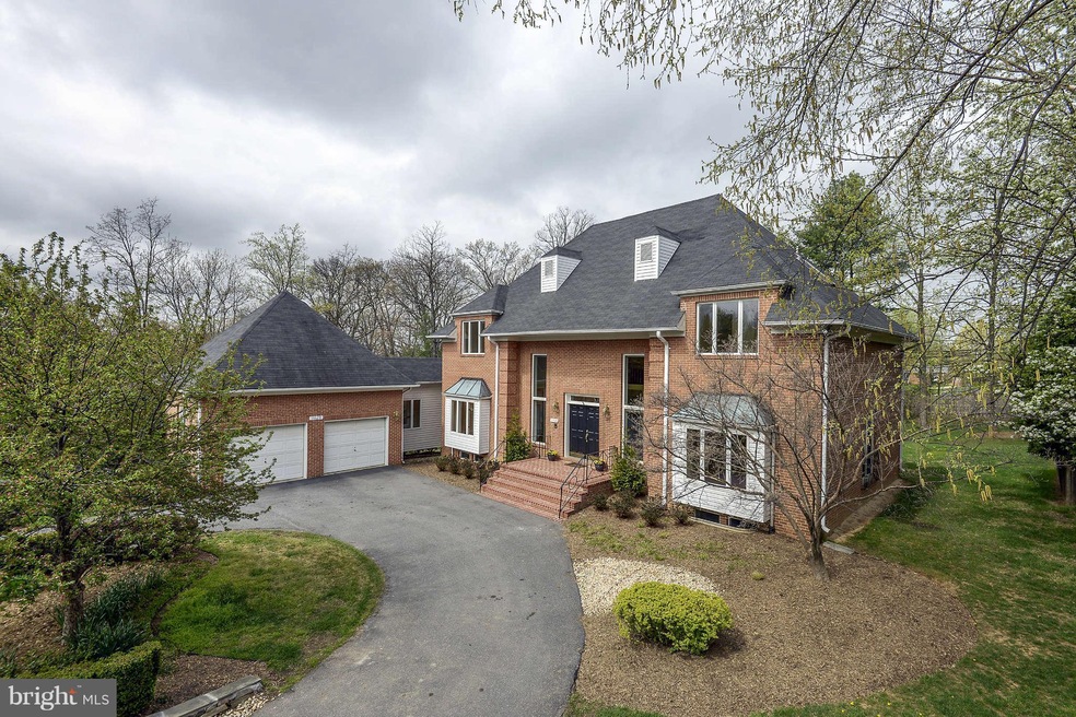 11629 Falls Rd, Potomac, MD 20854 - photo 1