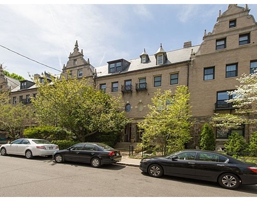 340 Tappan St unit 3, Brookline, MA 02445 - photo 1